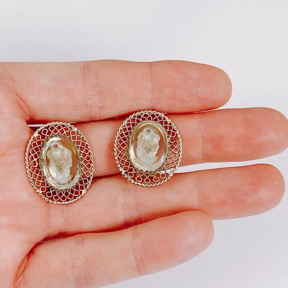 Vintage Whiting & Davis Cameo Clip-On Earrings, Filigree, 1950s Jewelry - Picture 2 of 12